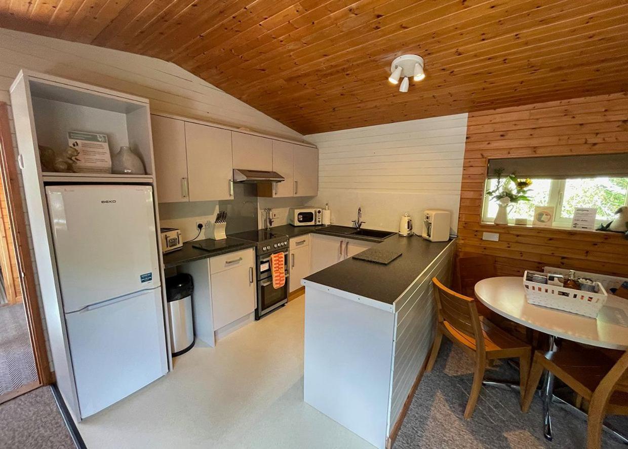 Ivyleaf Combe Lodges Stratton  المظهر الخارجي الصورة