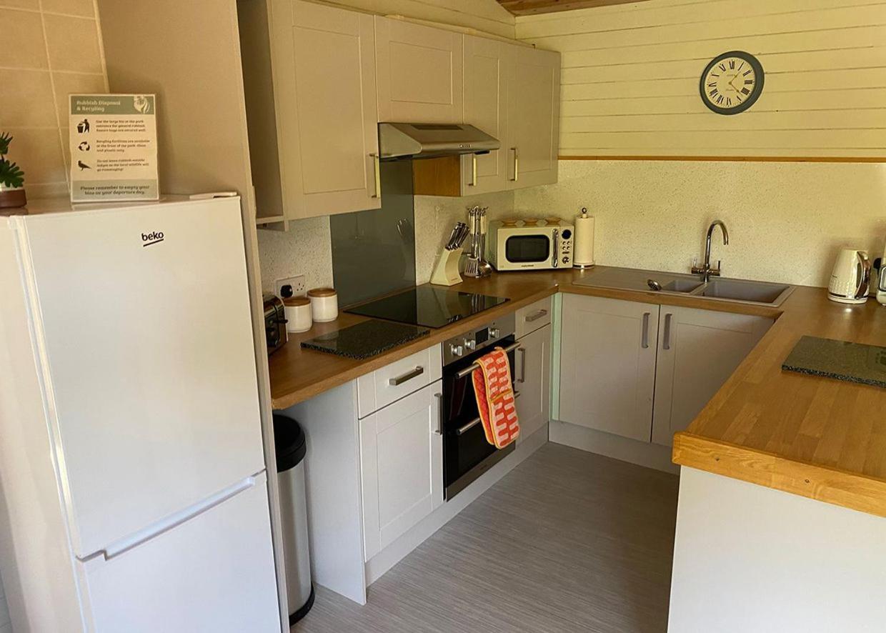 Ivyleaf Combe Lodges Stratton  المظهر الخارجي الصورة