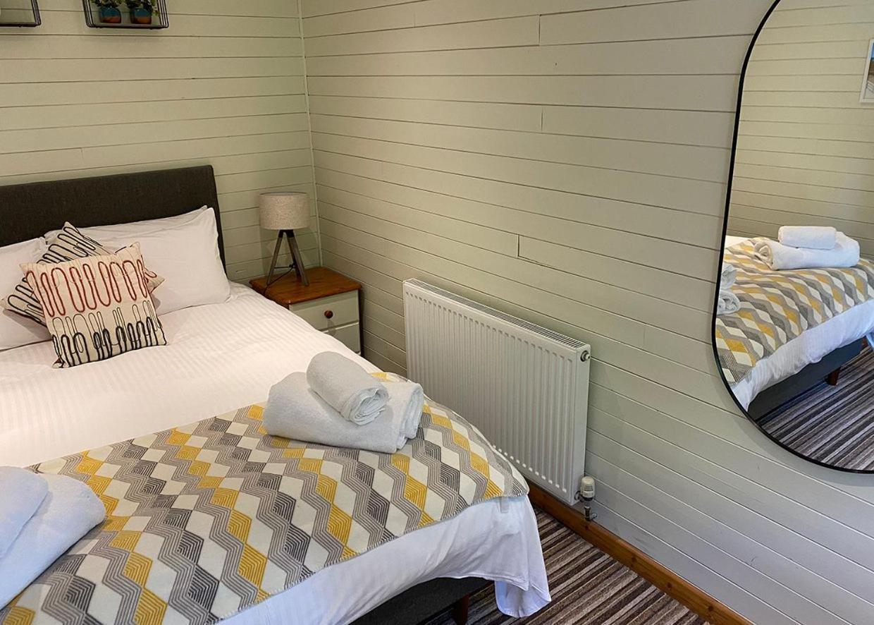 Ivyleaf Combe Lodges Stratton  المظهر الخارجي الصورة