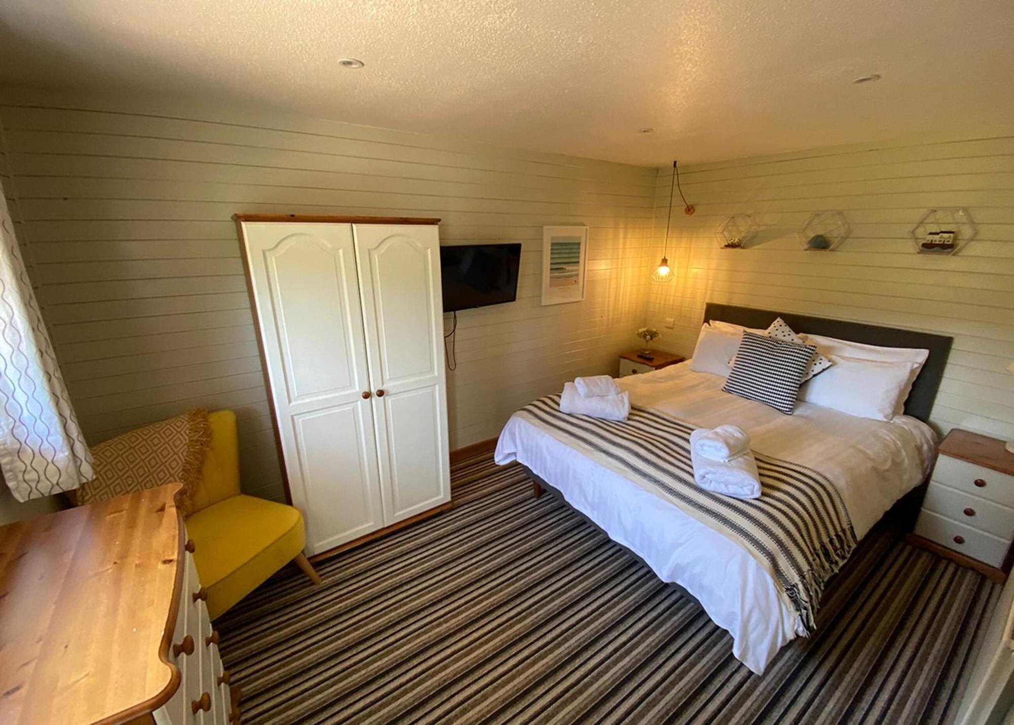Ivyleaf Combe Lodges Stratton  المظهر الخارجي الصورة