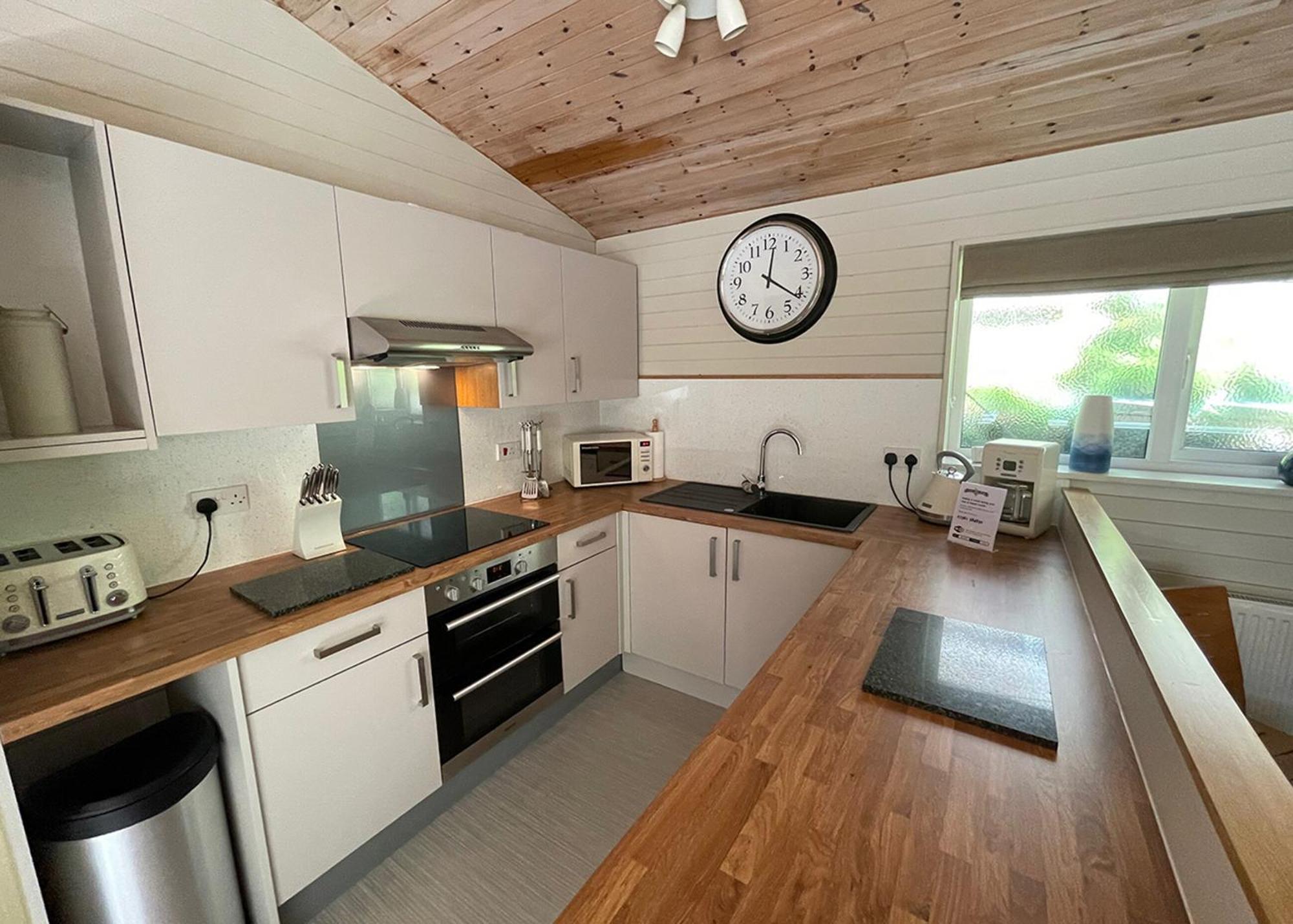 Ivyleaf Combe Lodges Stratton  المظهر الخارجي الصورة