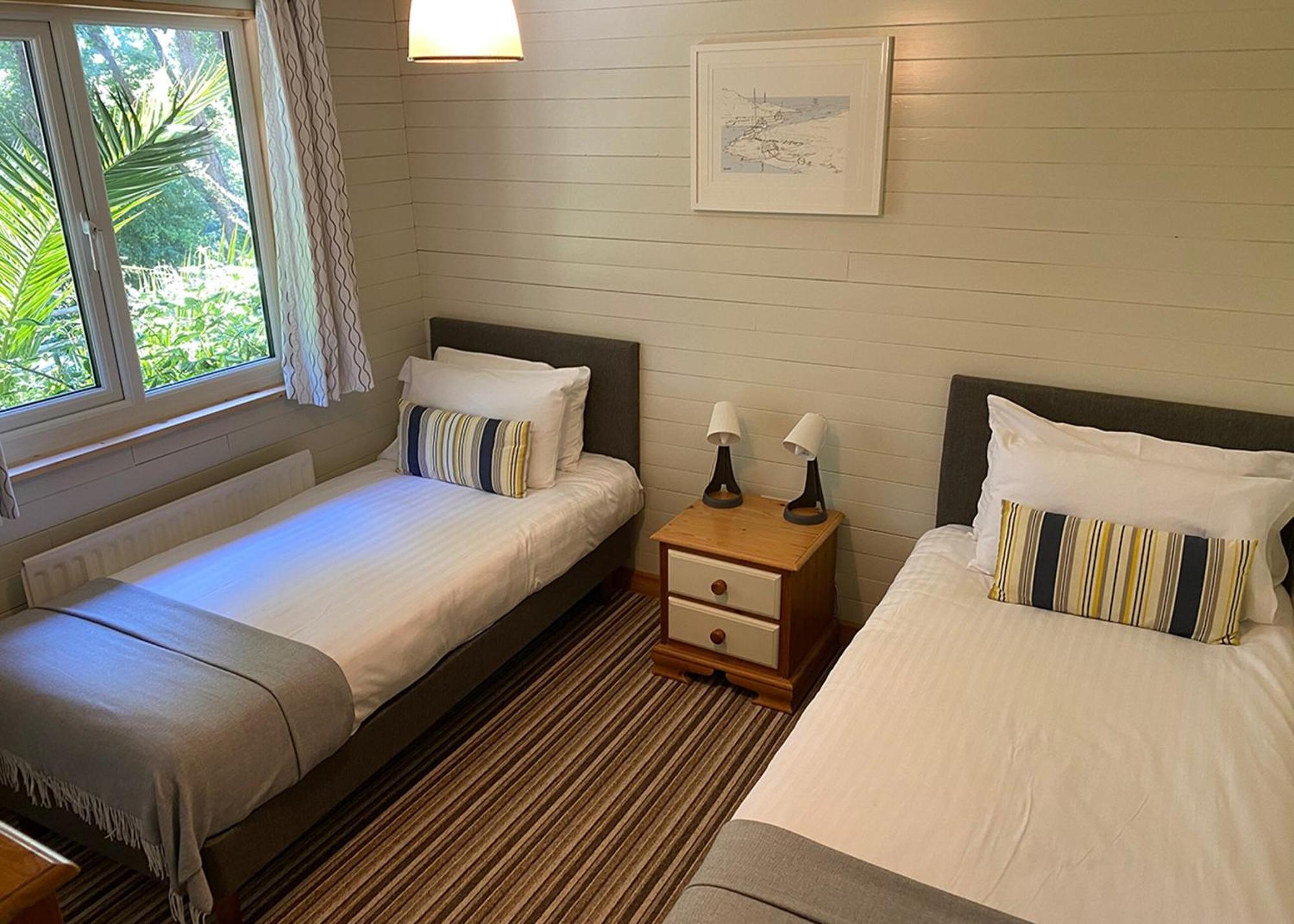 Ivyleaf Combe Lodges Stratton  الغرفة الصورة